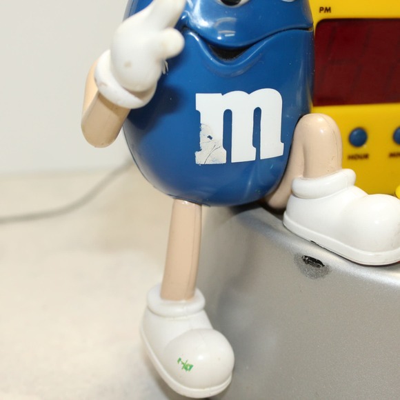 M&Ms Vintage Collectible AM/FM Digital Alarm Clock Radio Snooze Antenna WORKS - Picture 4 of 10